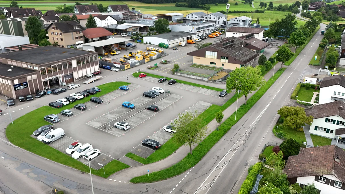 Luftaufnahme des Werkhofparkplatzes.